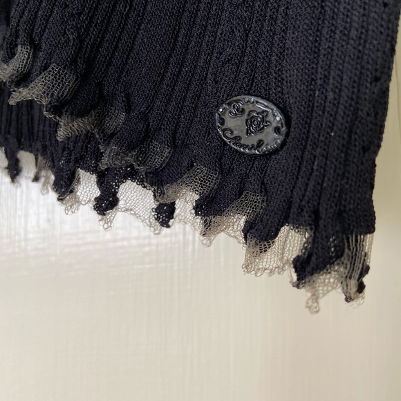 Chanel black cable knit shirt sleeve crew neck top ruffle hem Womens 40 hanging - Picture 4 of 6